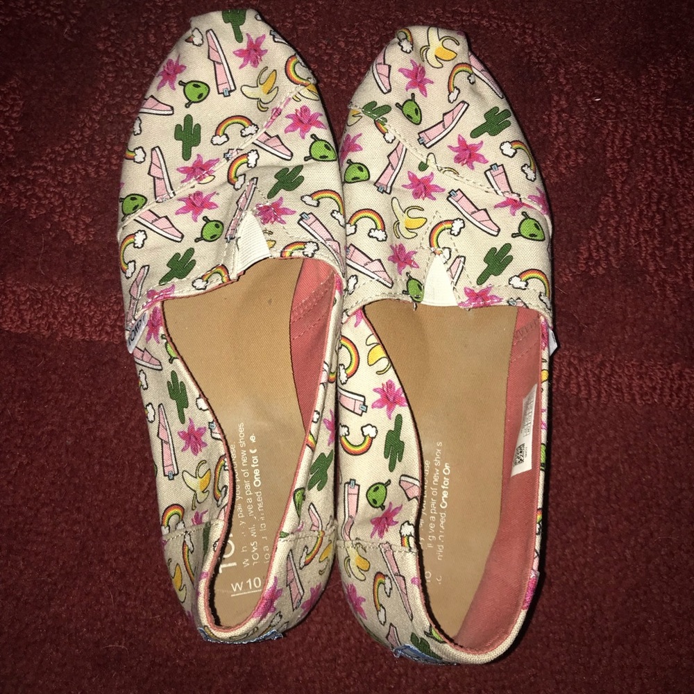 NEW TOMS